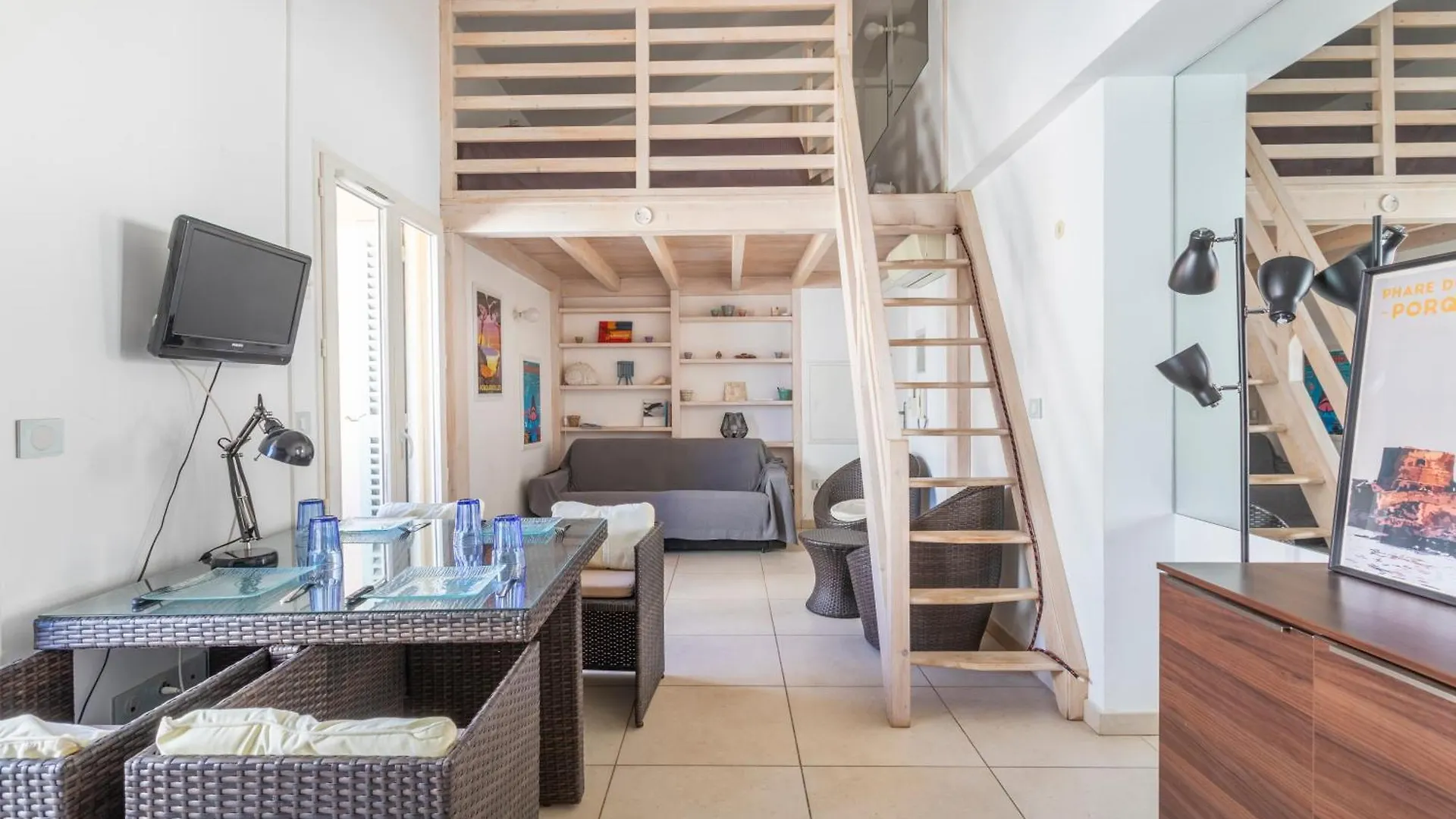 Appartement En Mezzanine Sur La Place D\'Armes A 100 M De La Mer location
